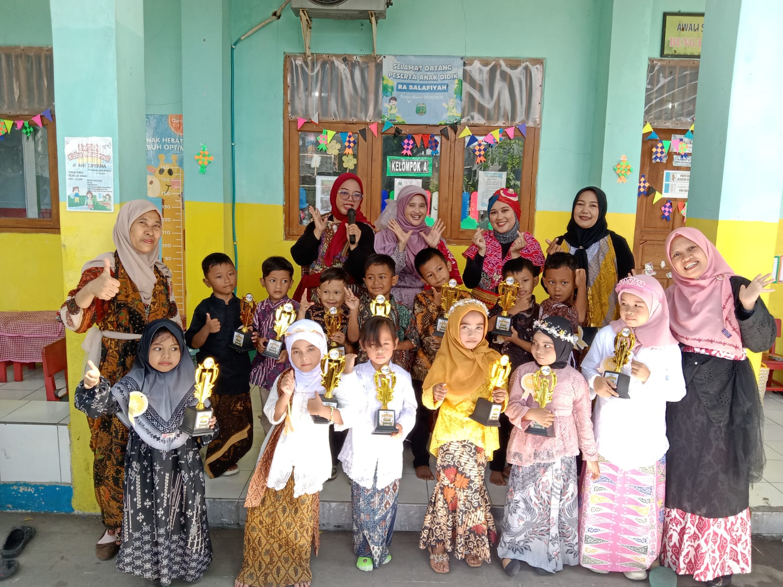 Lomba Fashion Show RA Salafiyah Meriahkan Peringatan Hari Kartini