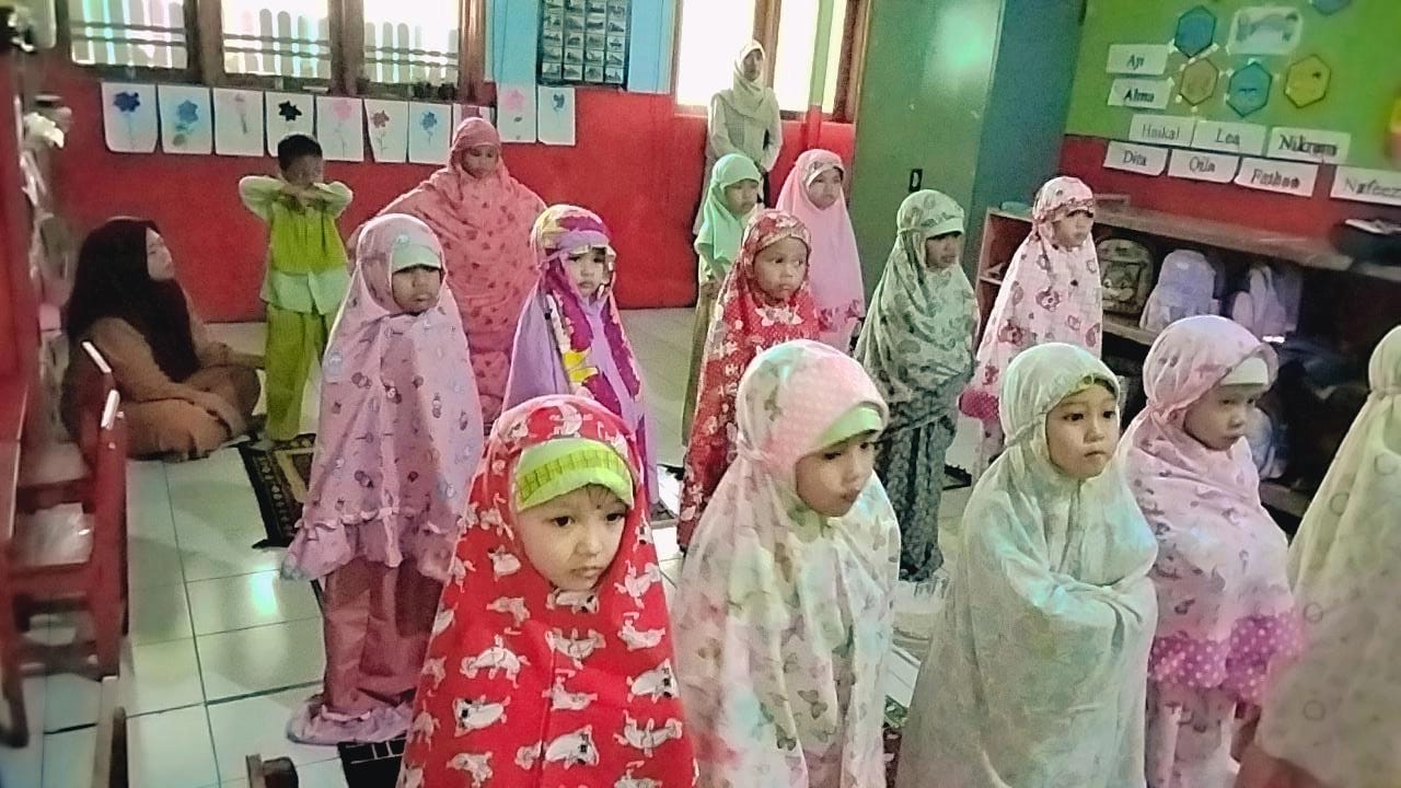 Amaliah Ramadhan: Membiasakan Sholat Berjamaah Setiap Pagi &ndash; gambar 2