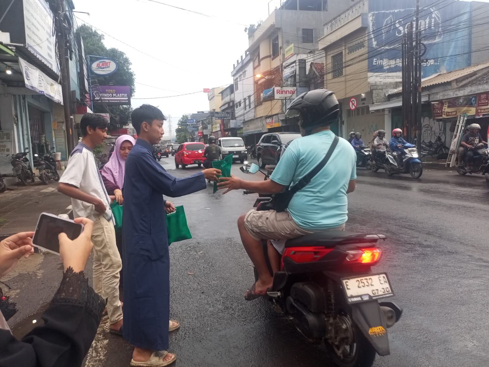 Buka Bersama Yayasan Salafiyah Cirebon Pererat Kebersamaan di Bulan Ramadhan &ndash; gambar 9